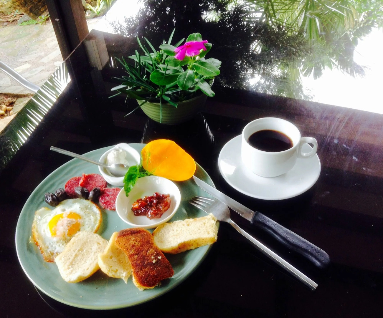 La Pernela Beachfront Resort