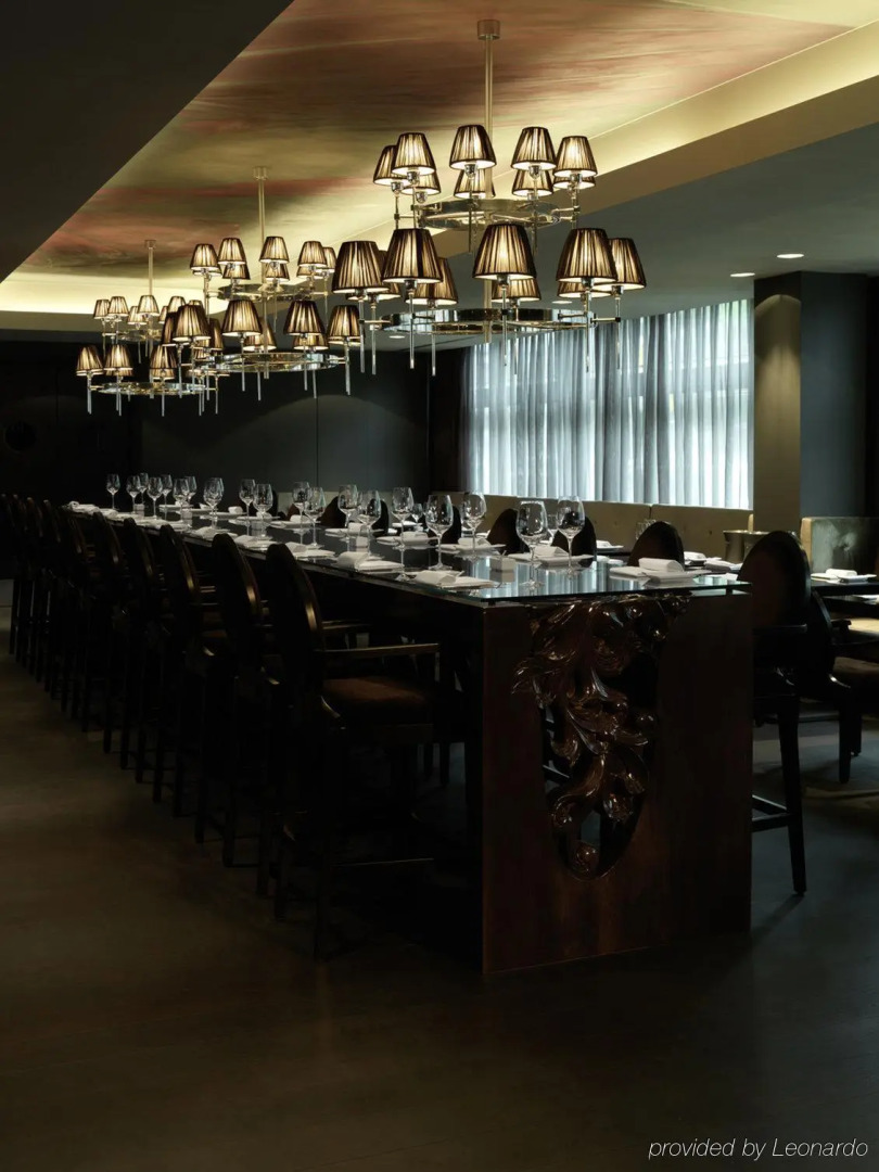 Roomers Frankfurt Central, Autograph Collection