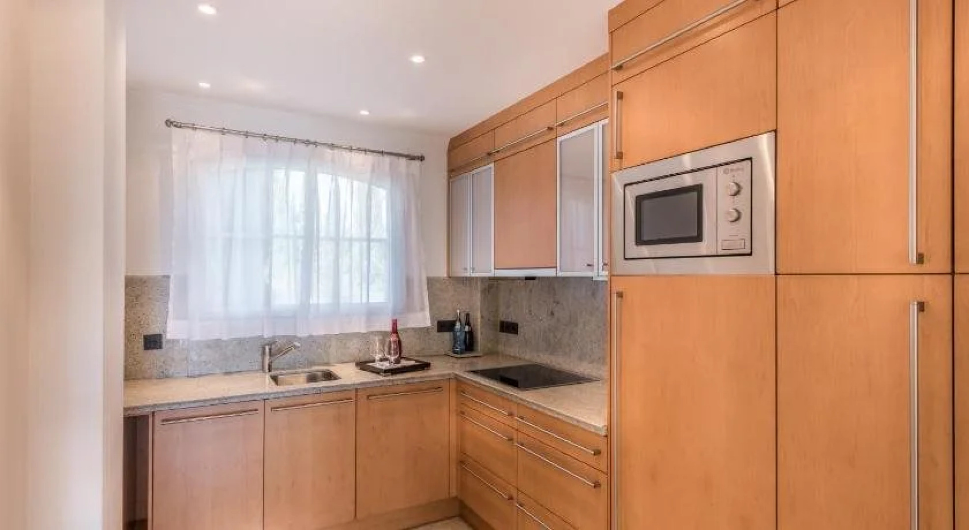 Healthouse Apartments