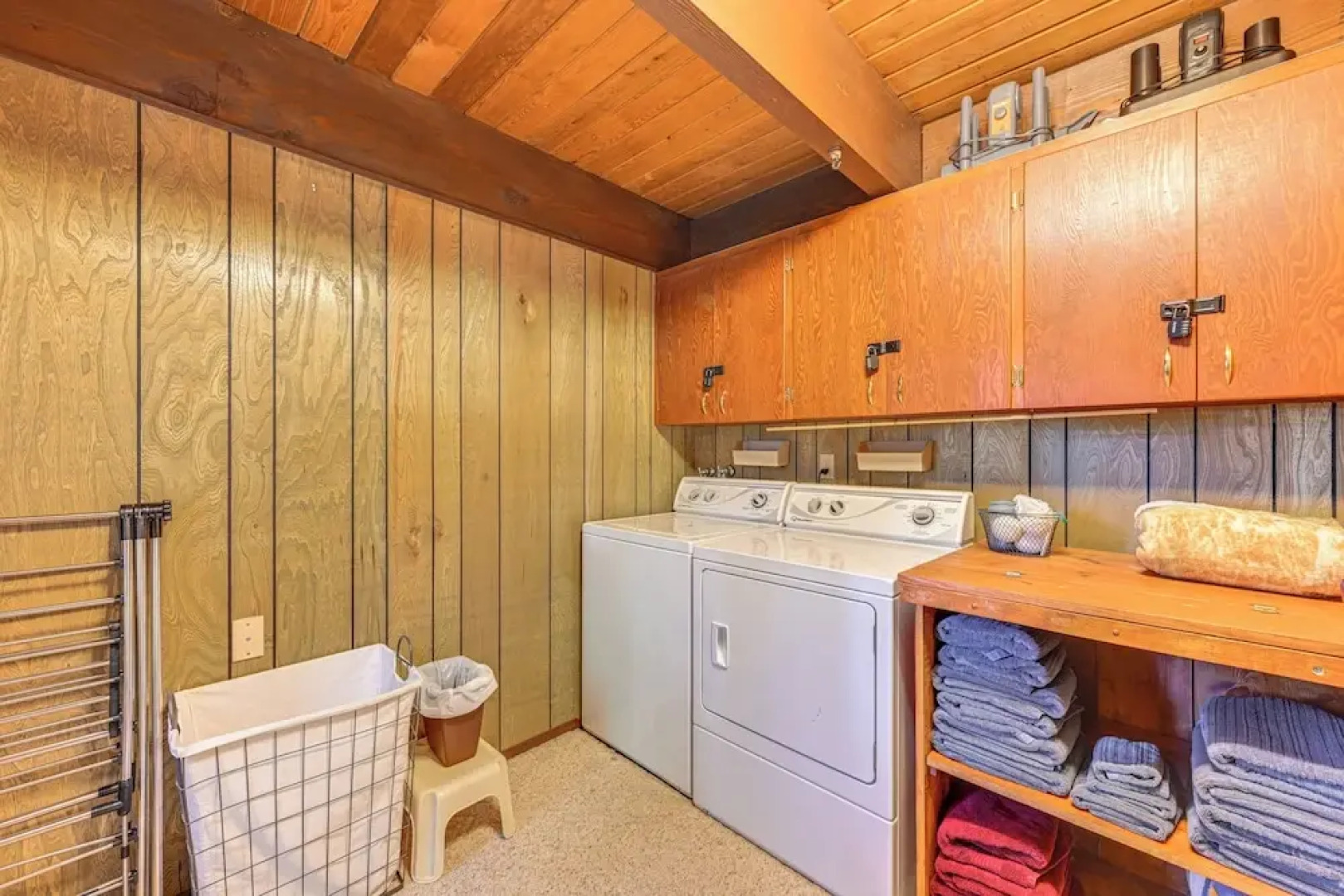 Game Room & Fire Pit: Family Cabin in Packwood!