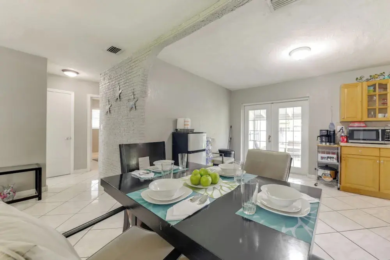 Fenced-in Yard: Home 3 Mi to Hard Rock Stadium!