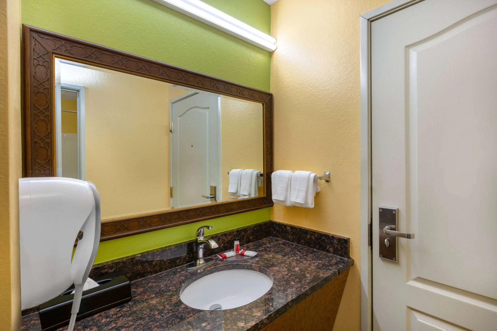 Super 8 by Wyndham Lake of the Ozarks