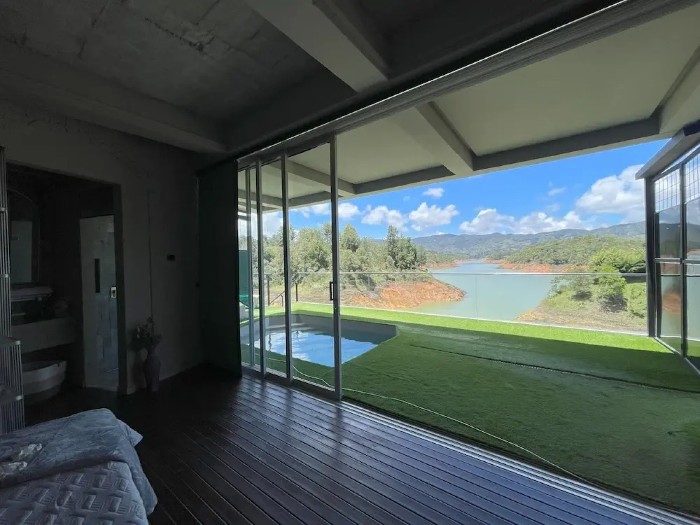 EleMYNT LifeStyle Hotel