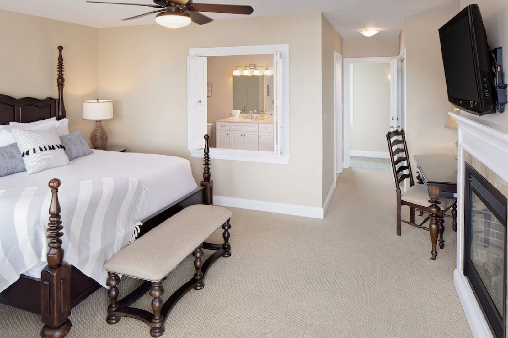 Inn at Harbor Hill Marina