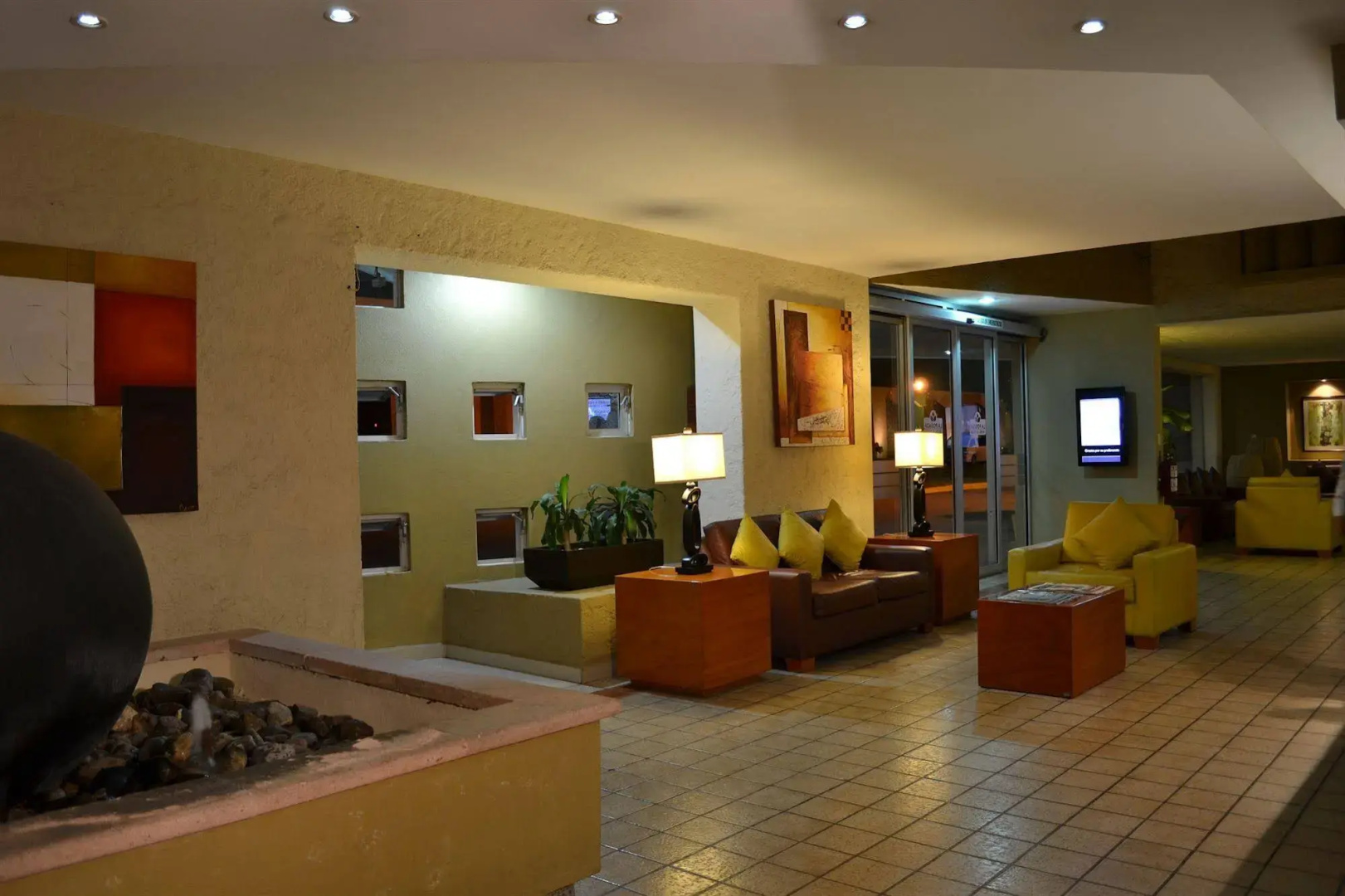 La Posada Hotel & Suites