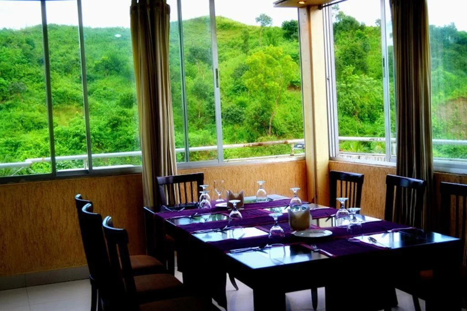 Allegro Holiday Suites