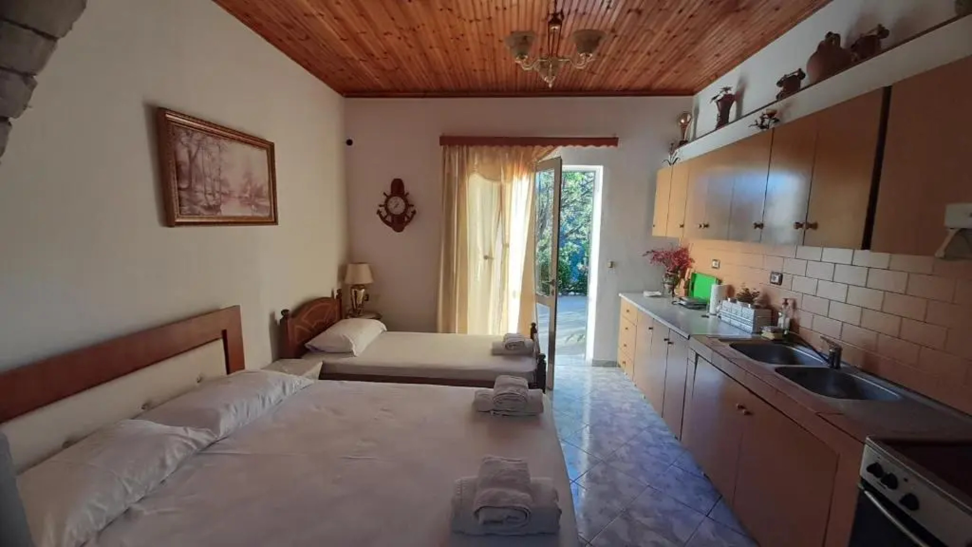 Honey-House “Kastrioti”