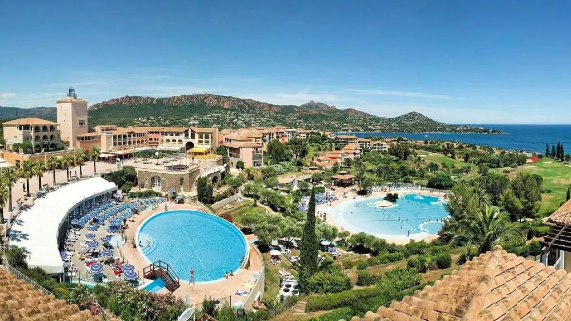 Cap Esterel T2 1ch 4-5p Rez-de-Jardin Vue Mer, Piscine, Parking et Ménage inclus, WIFI gratuit