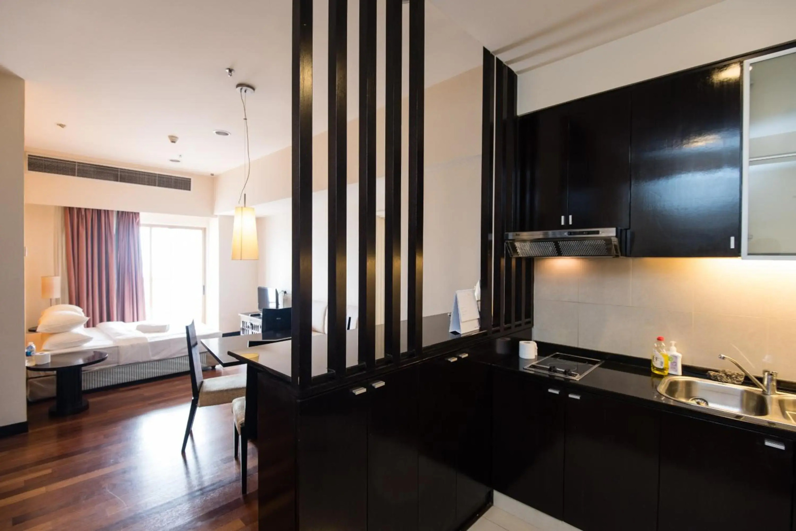 W Studio Resort Suites at Pyramid Tower
