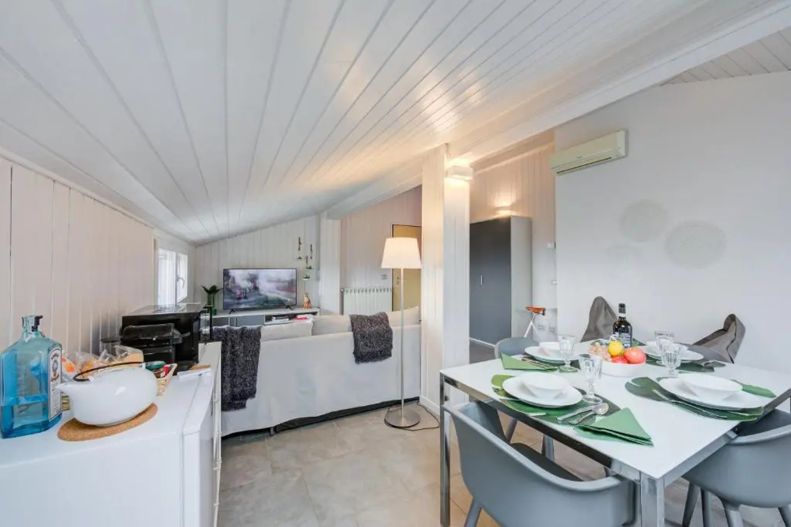 White Paradise Rooftop Stunning Lake View