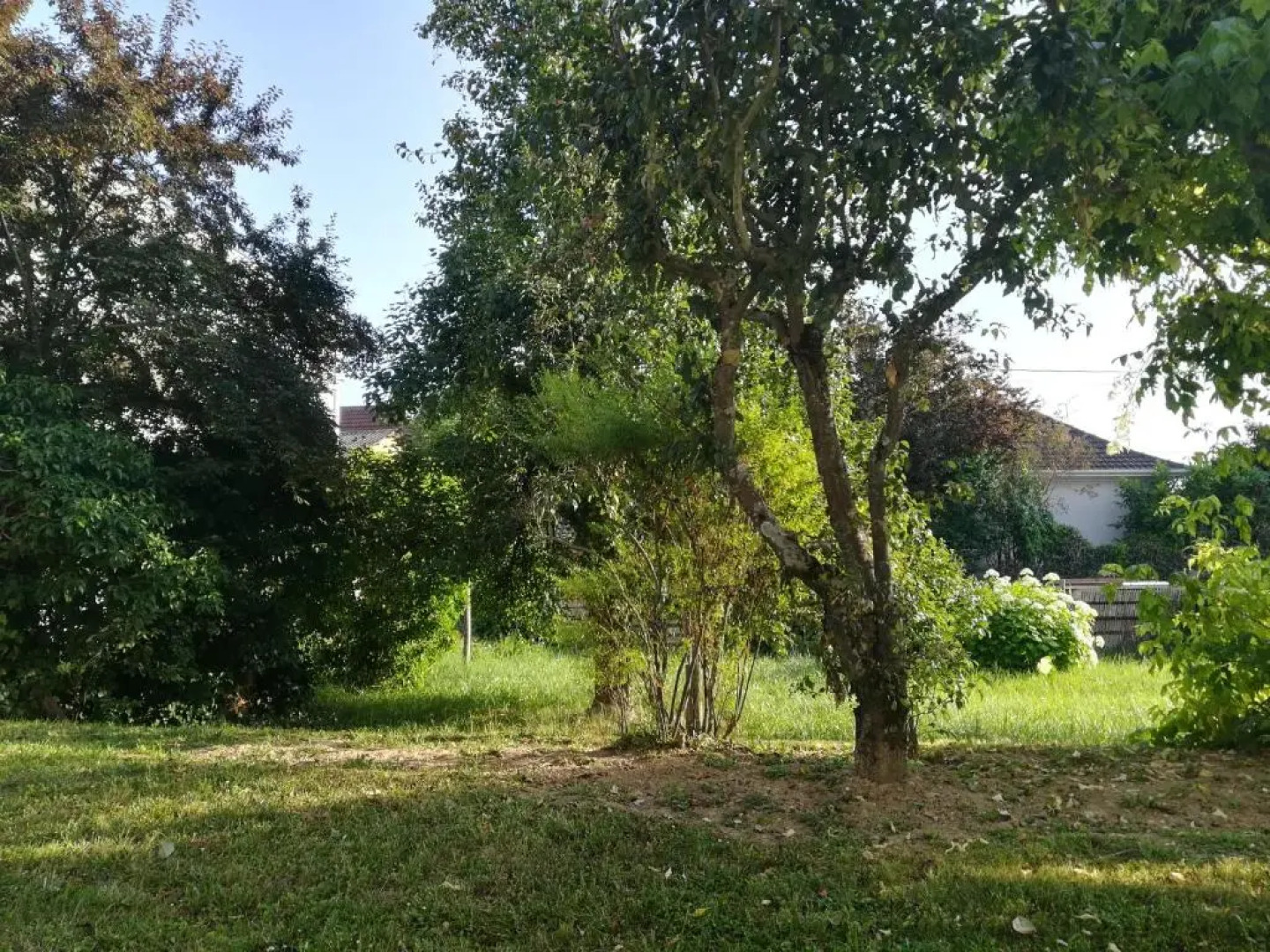 Studio renové en RDJ dans résidence de standing