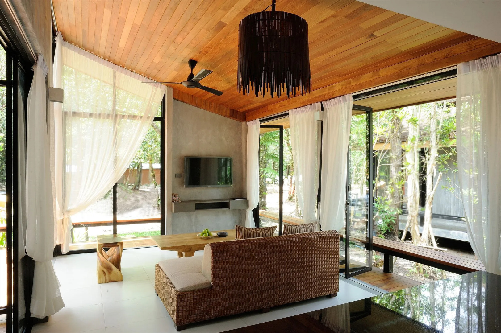 Villa Thalanena By The Beach