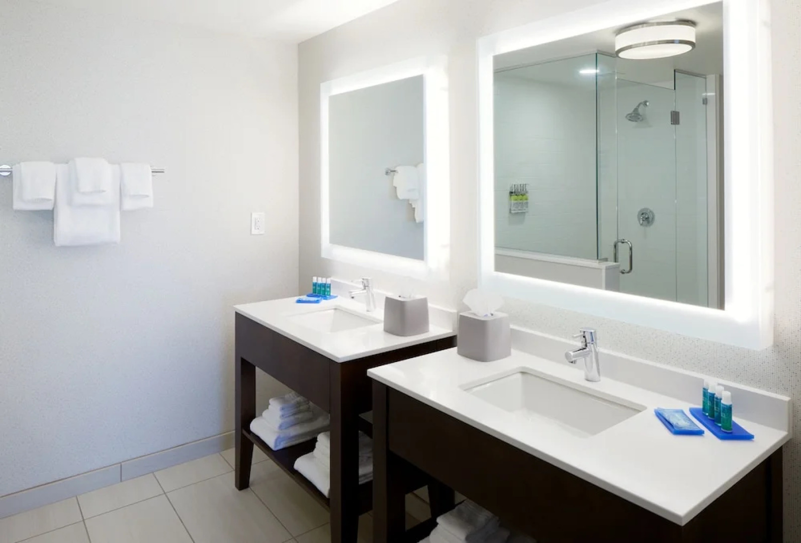 Holiday Inn Express & Suites Cincinnati North - Liberty Way