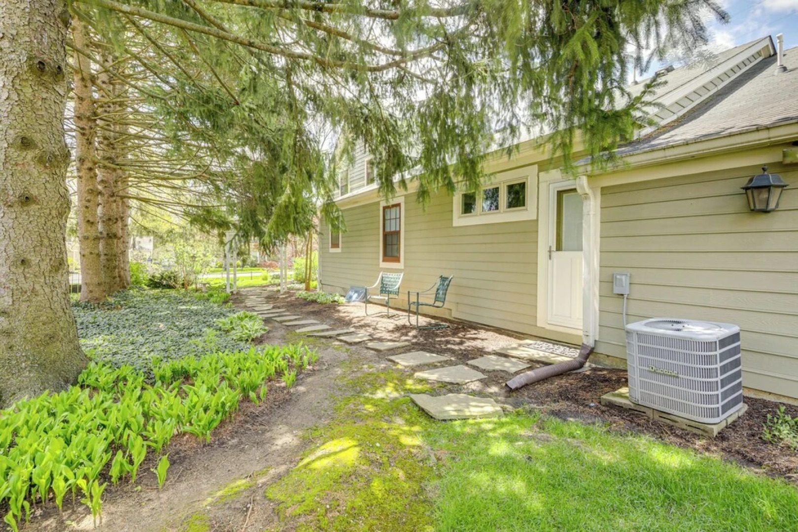 Walk to Main St & Parks: Zionsville Village Home