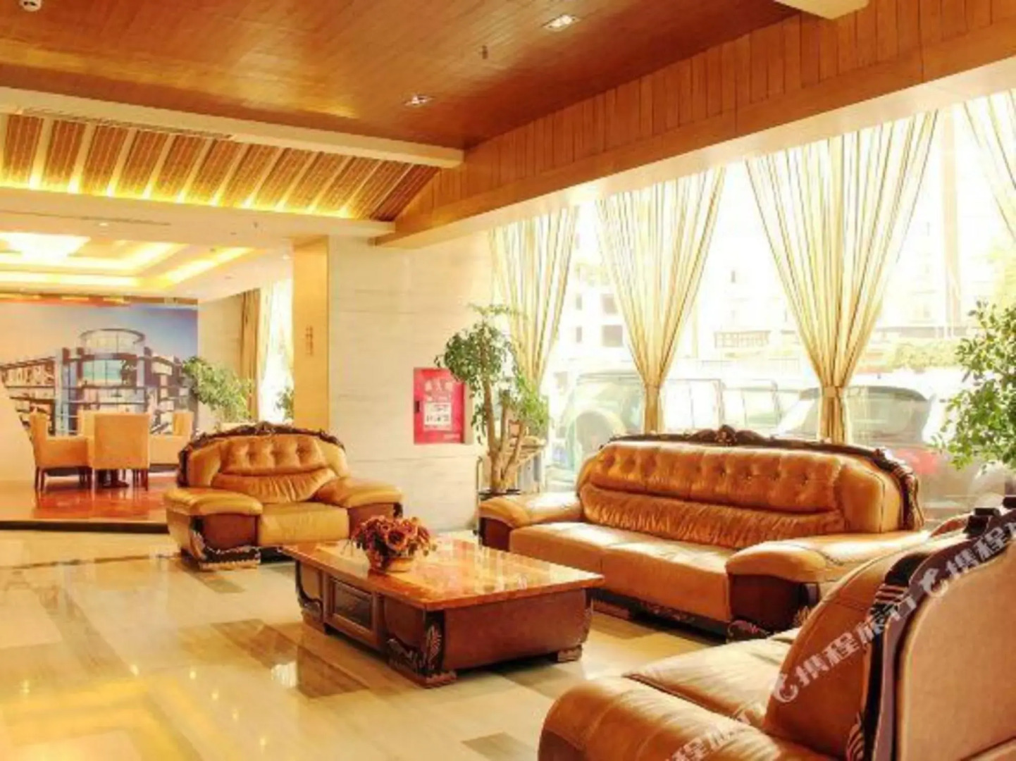 Four Seasons Holiday Hotel