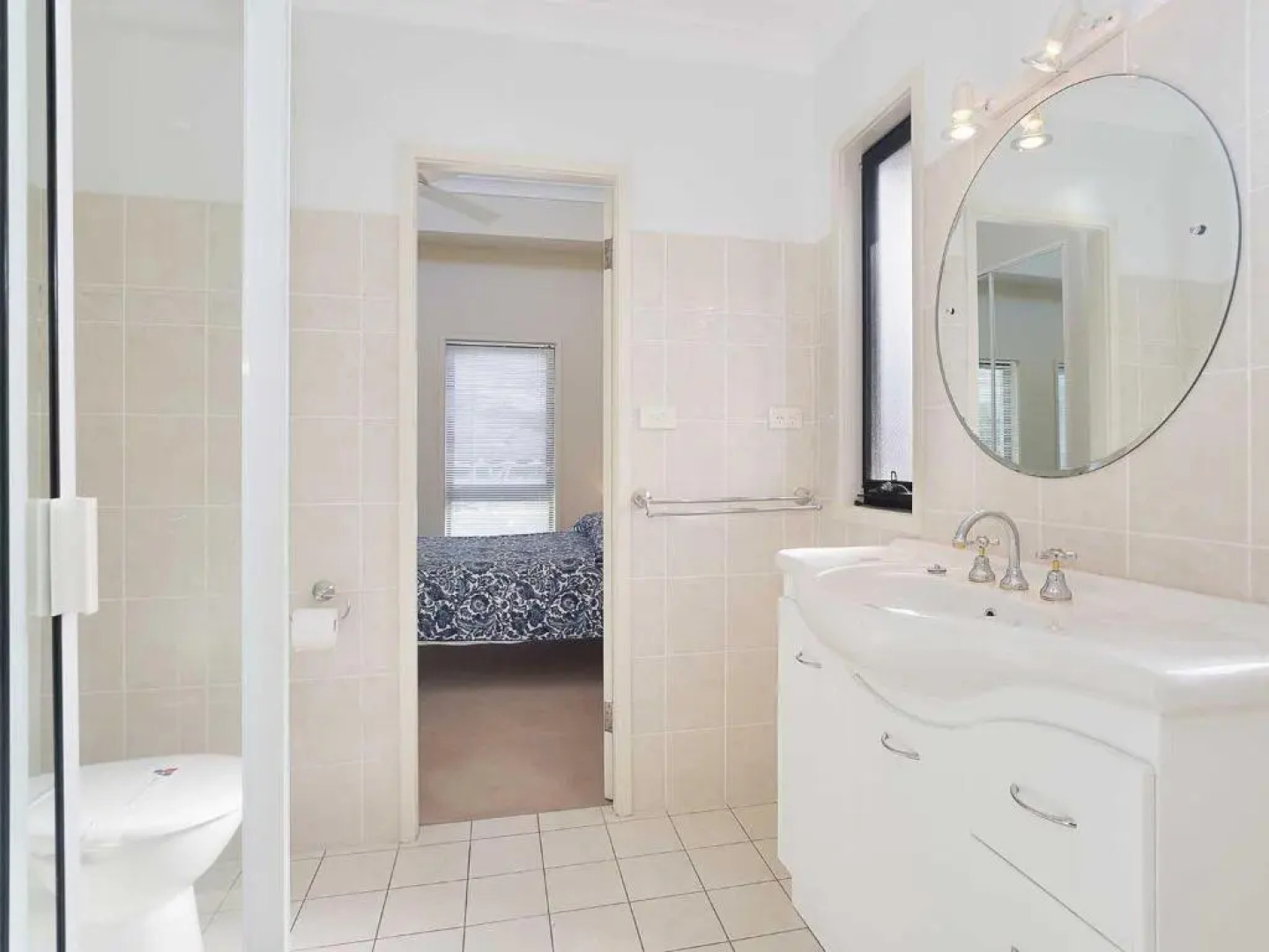 2/137 Soldiers Point Road - luxury unit on the waterfront with aircon and free unlimited Wi Fi