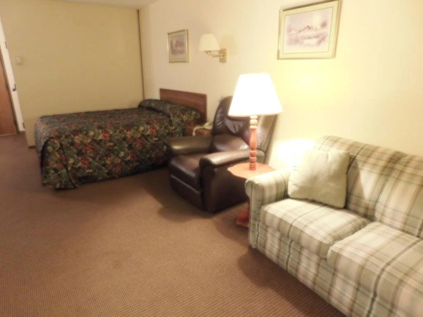 AmeriVu Inn and Suites