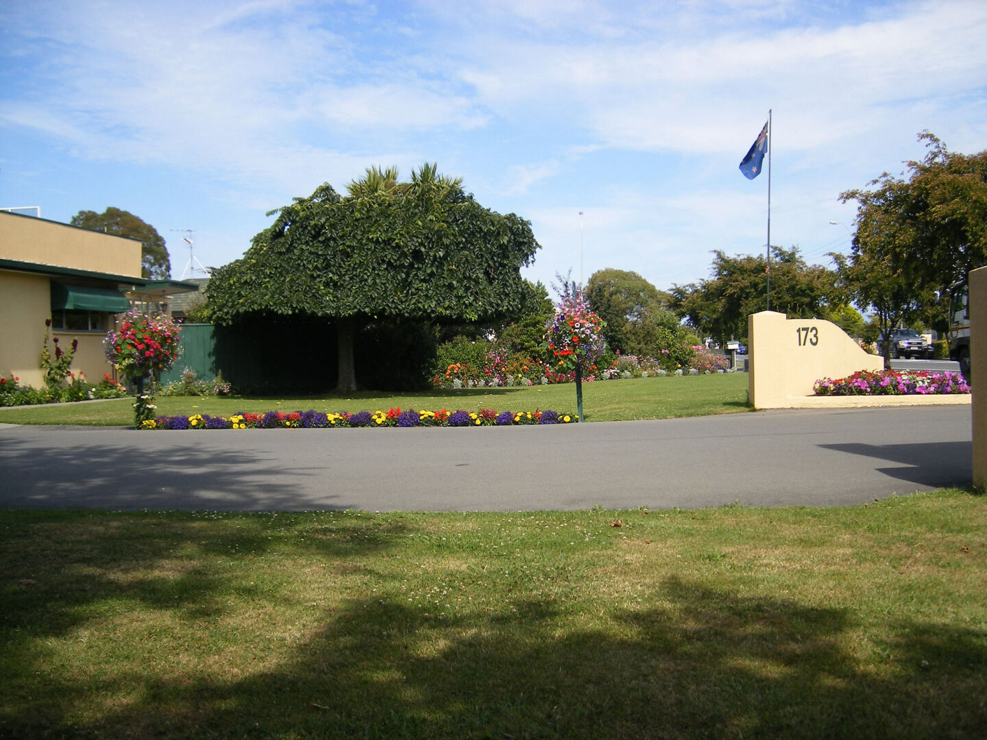 Commodore Court Motel