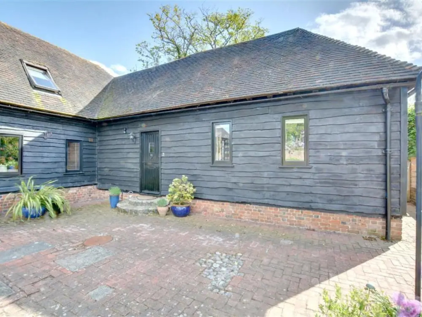 Converted Barn With Excellent Wooden Beams, High Ceiling and a Cosy Terrace