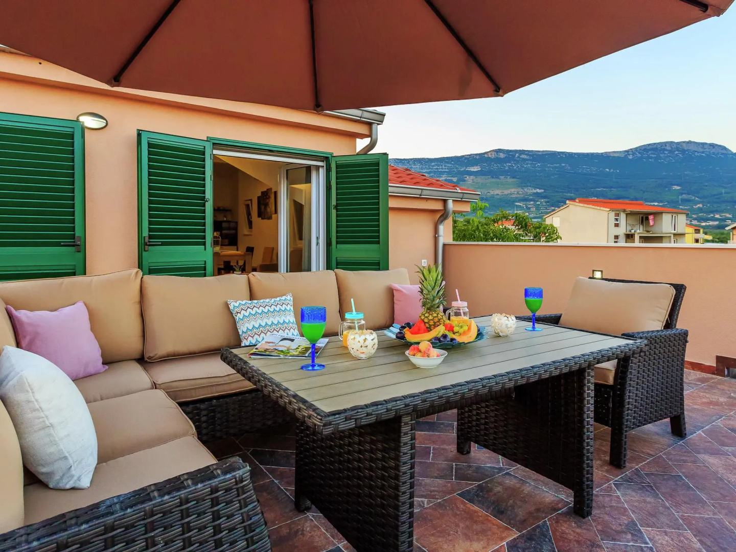Modern Villa in Kaštel Novi with Swimming Pool