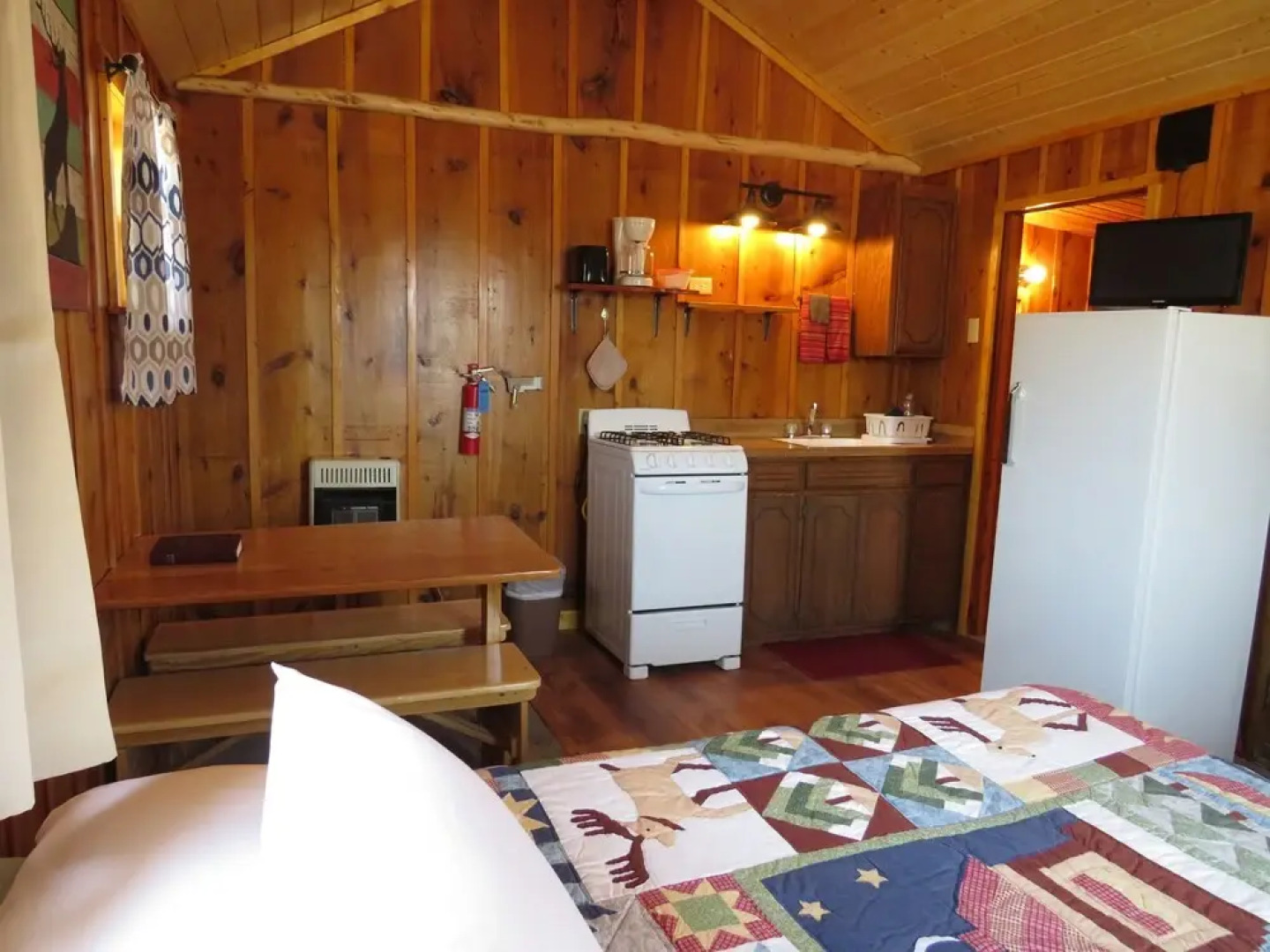 Eagle Nest Cabins & Marina