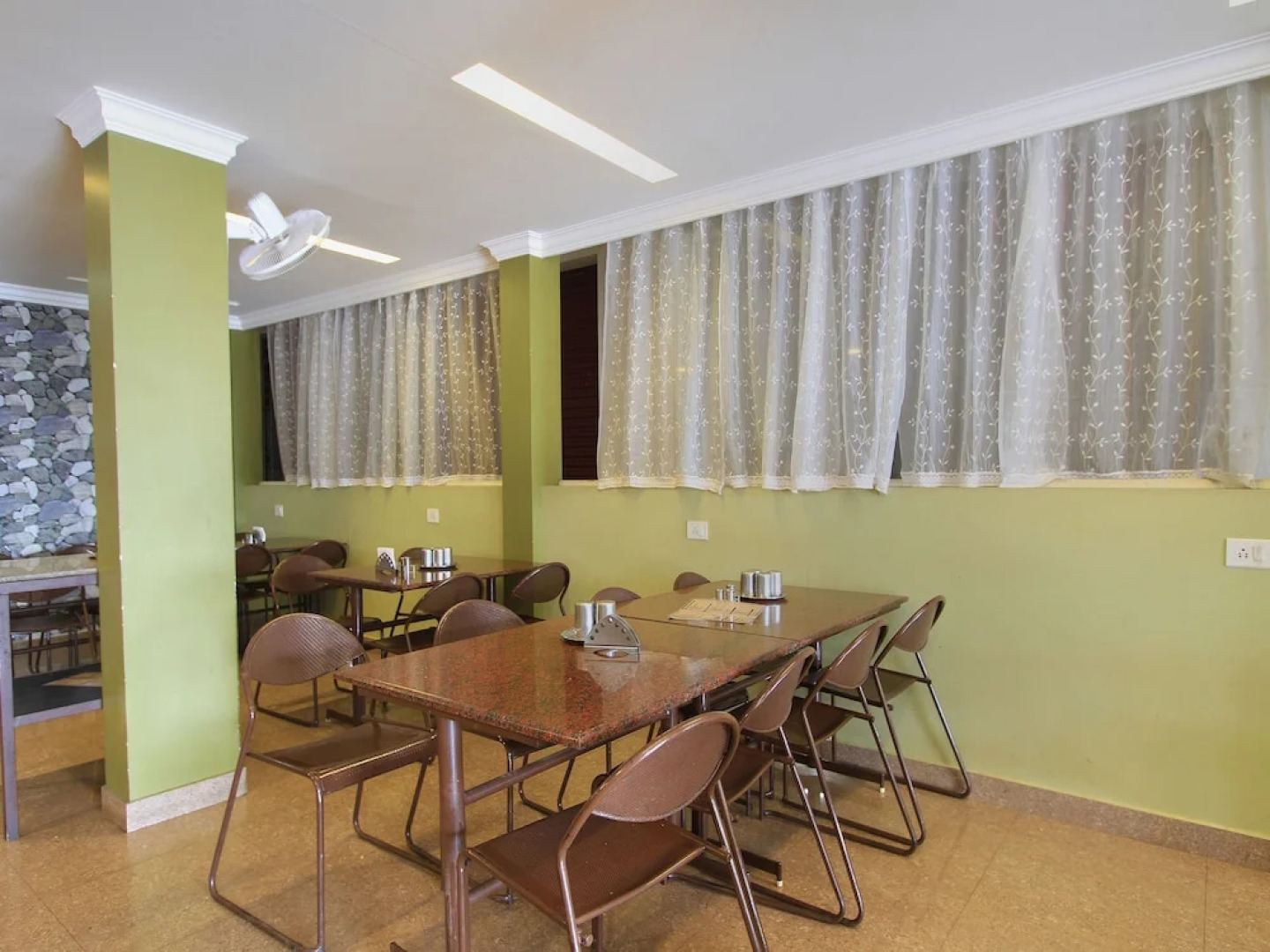 OYO 6598 White Wings