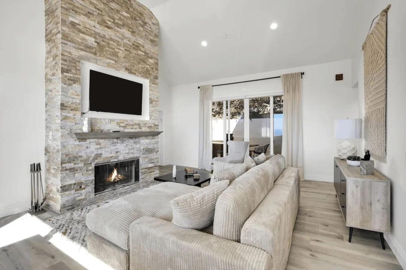 Castlewood by Avantstay Malibu Cliffside + View