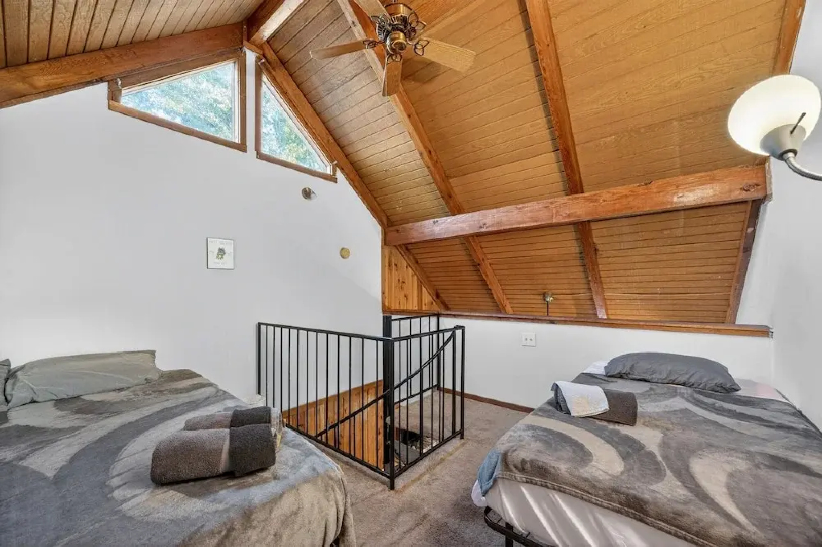 Mountain Escape With Hot Tub & Stargazing 3 Bedroom Cabin