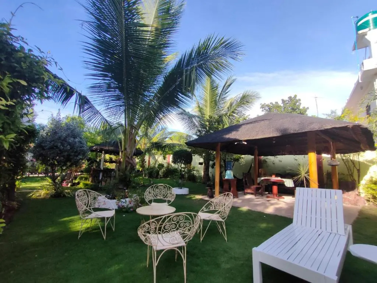 Sunshine Paradise Inn