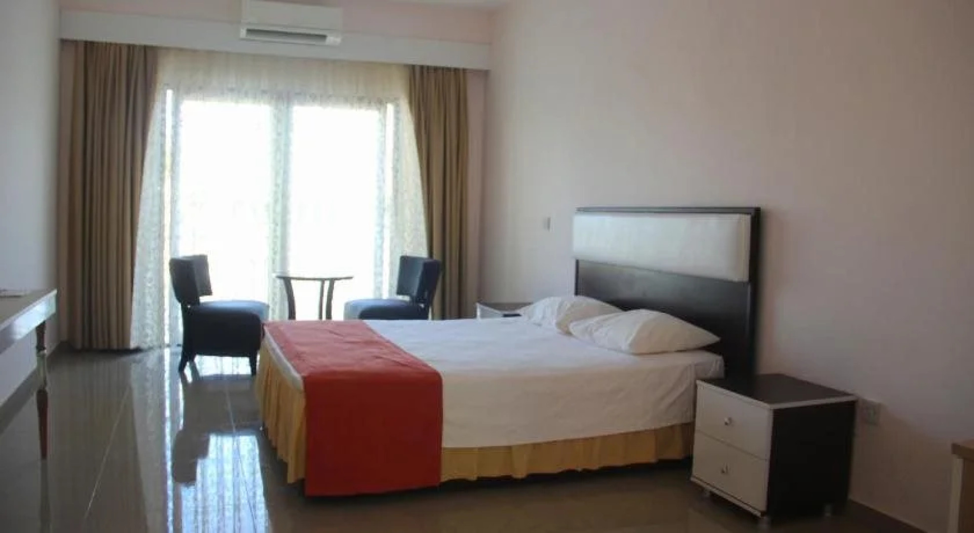 Yeldener Crystal Rocks