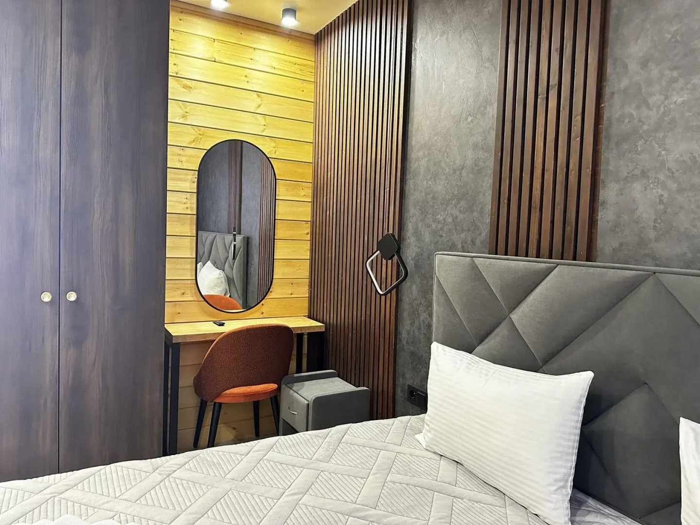 River & House (Ривер Хаус)