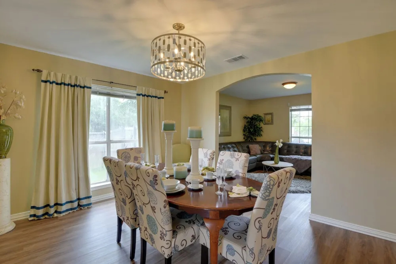 16 Mi to Dtwn Dallas: Spacious Home w/ Yard!