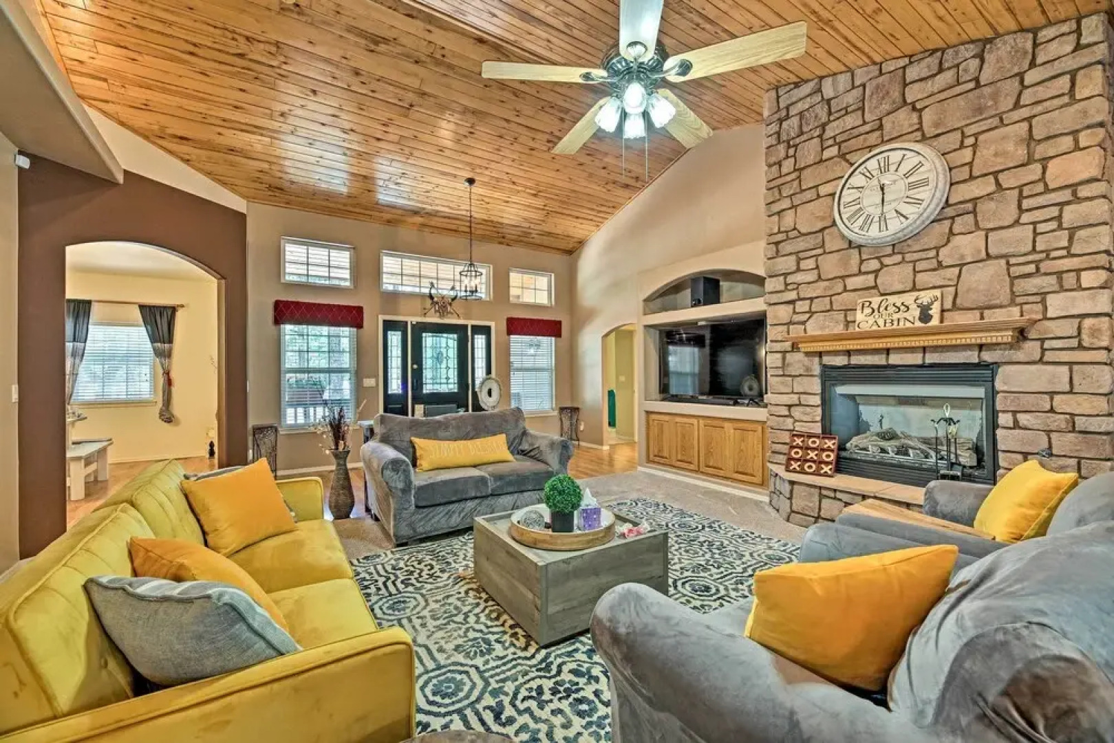 Upscale Show Low Haven w/ Fire Pit & Game Room!