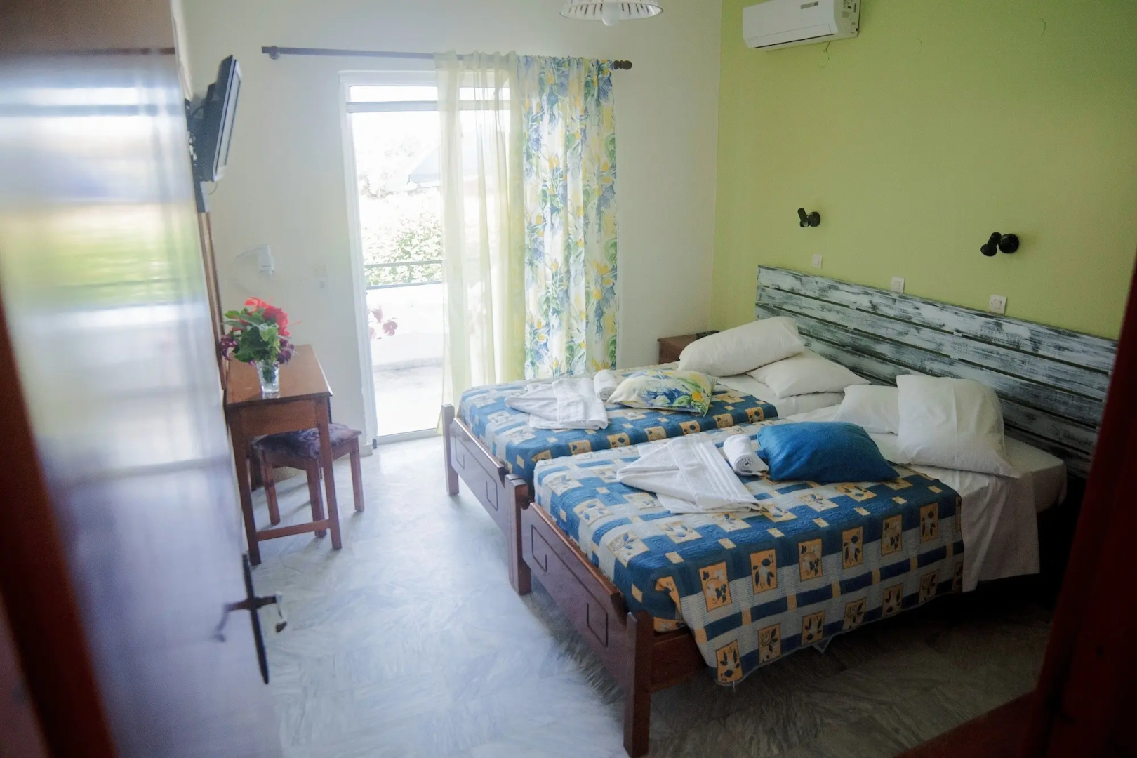 Yiannis Apartments