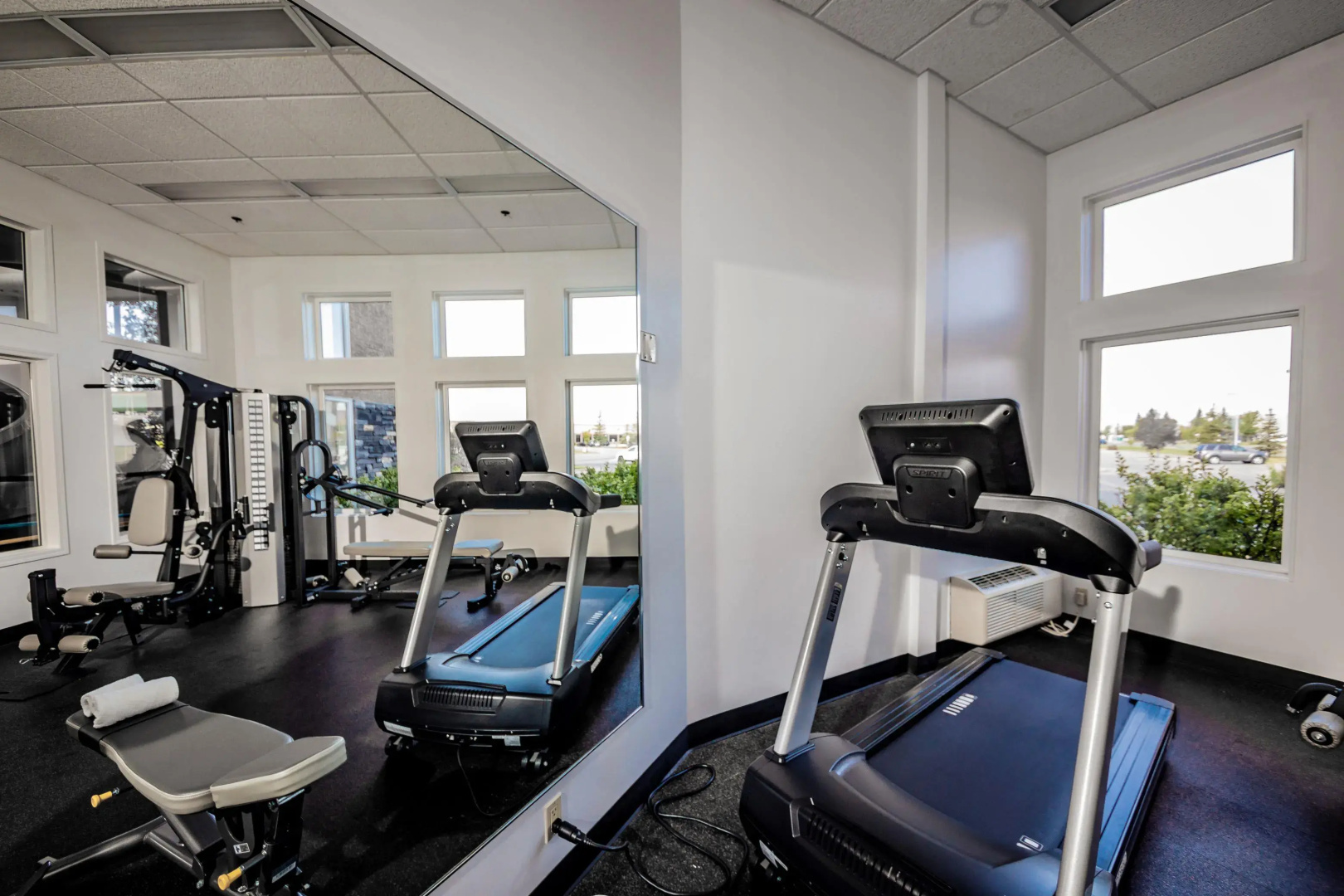 Service Plus Inns and Suites Calgary