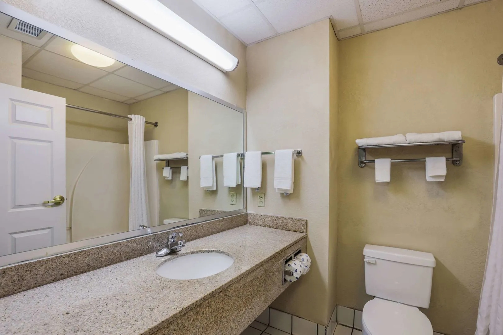 Econo Lodge Inn and Suites