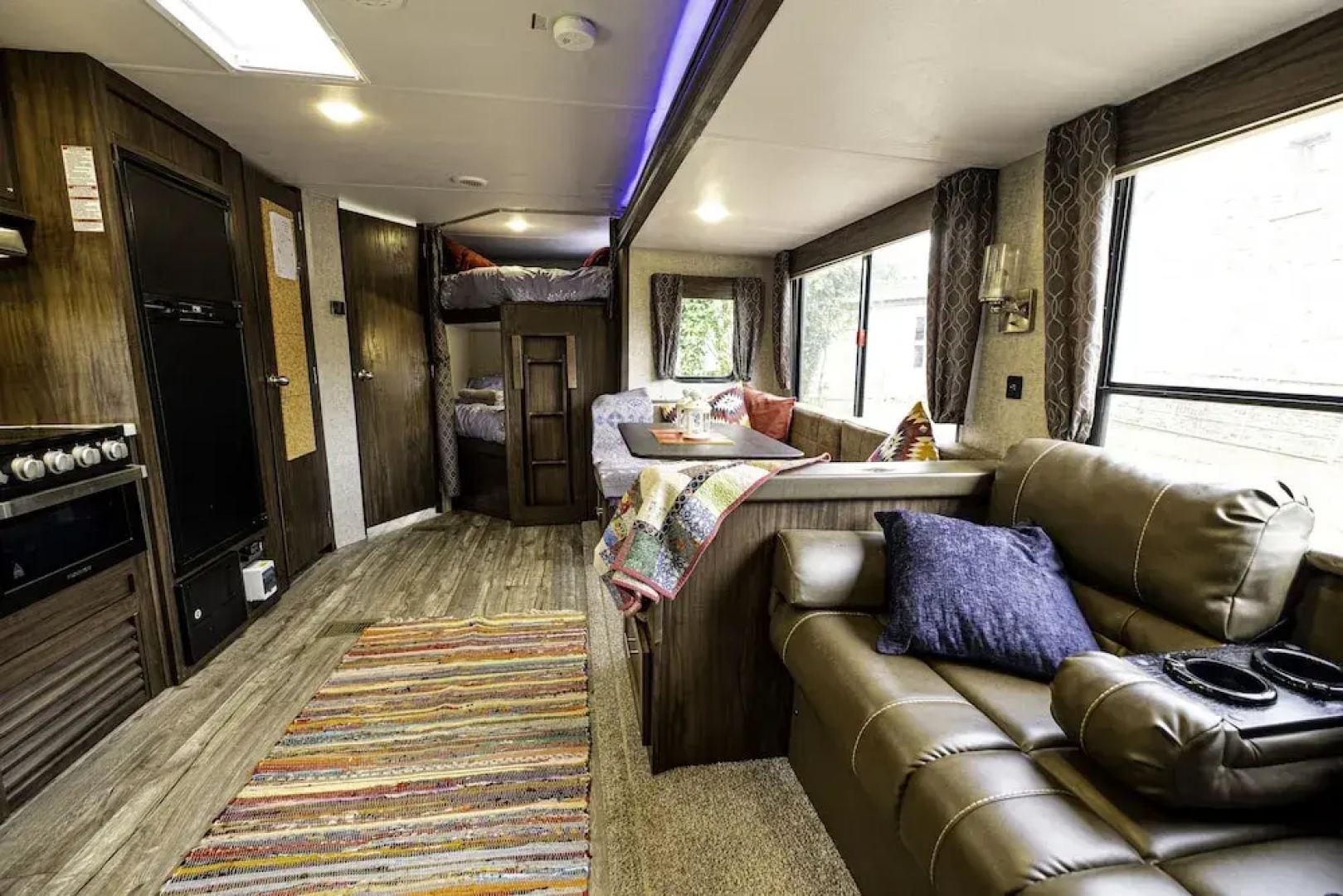 American Luxury Caravan - Secure Parking Llandeilo