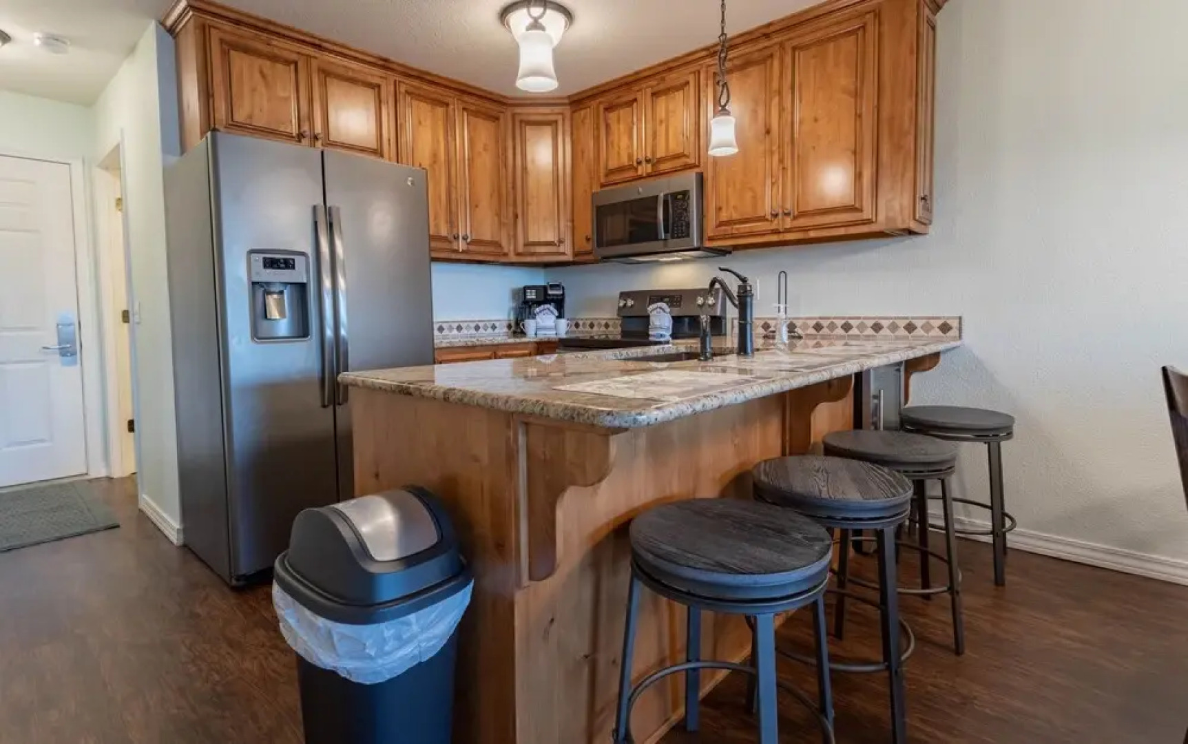 Afternoon Delight 2 Bedroom Condo by Redawning