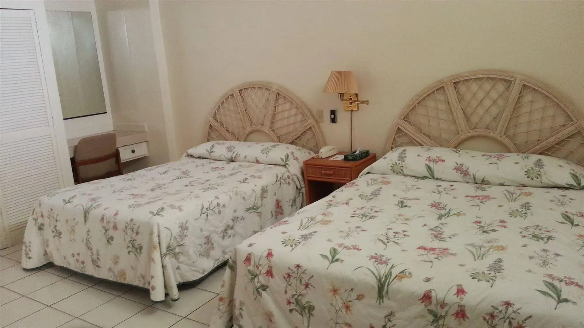 Summer Holiday Hotel