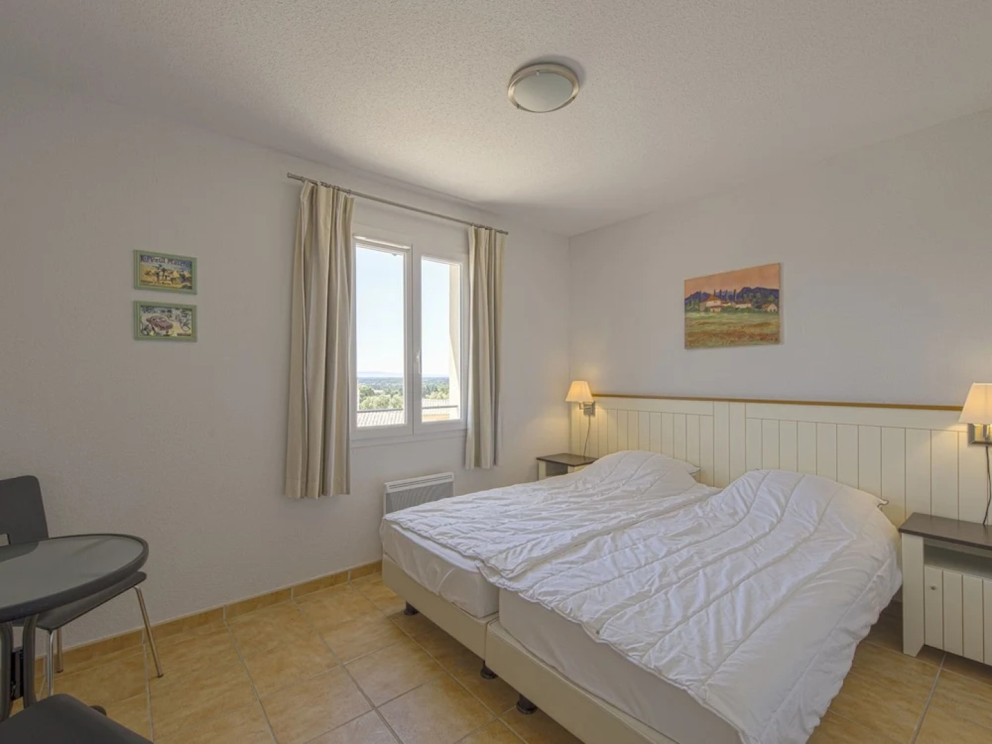 Modern Villa in Saumane-de-Vaucluse with Swimming Pool