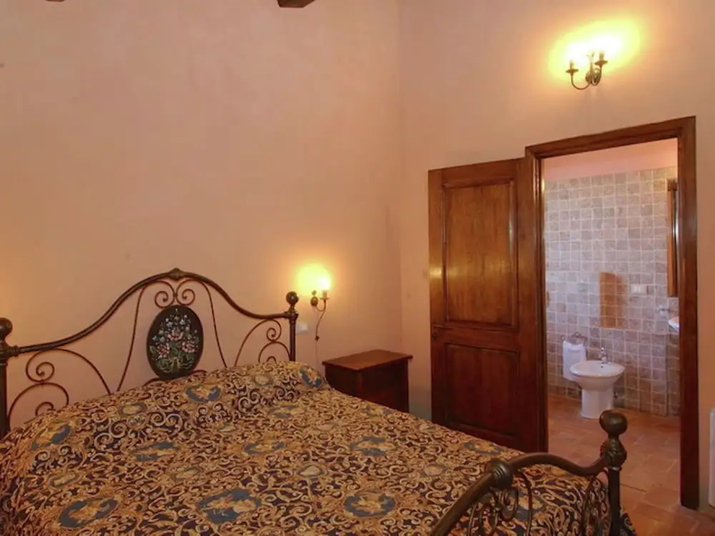 Lovely Villa in Tuoro sul Trasimeno with Pool