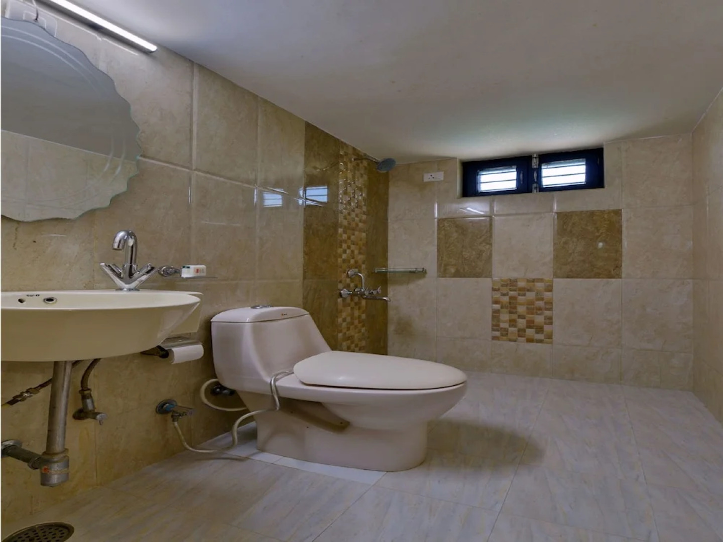 OYO 3422 Hotel Golden Berry