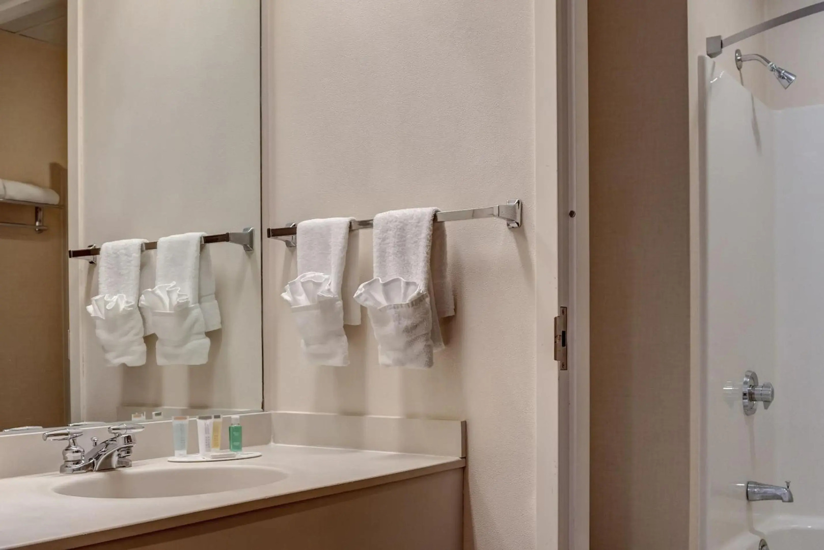 Howard Johnson by Wyndham Amherst Hadley