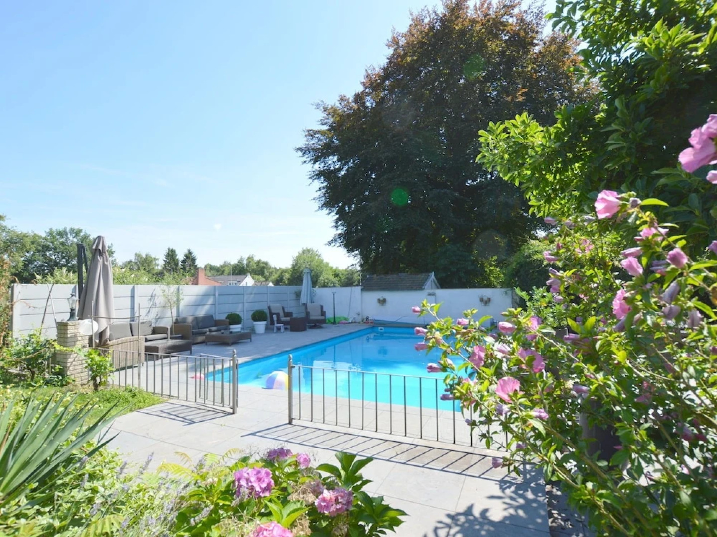 Opulent Villa with Sauna, Hot Tub, Pool