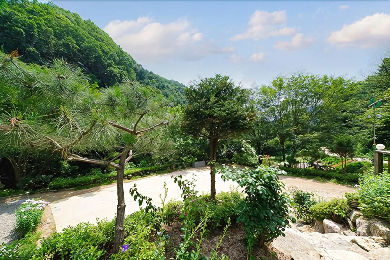 Yangpyeong Flowery Cloud Pension