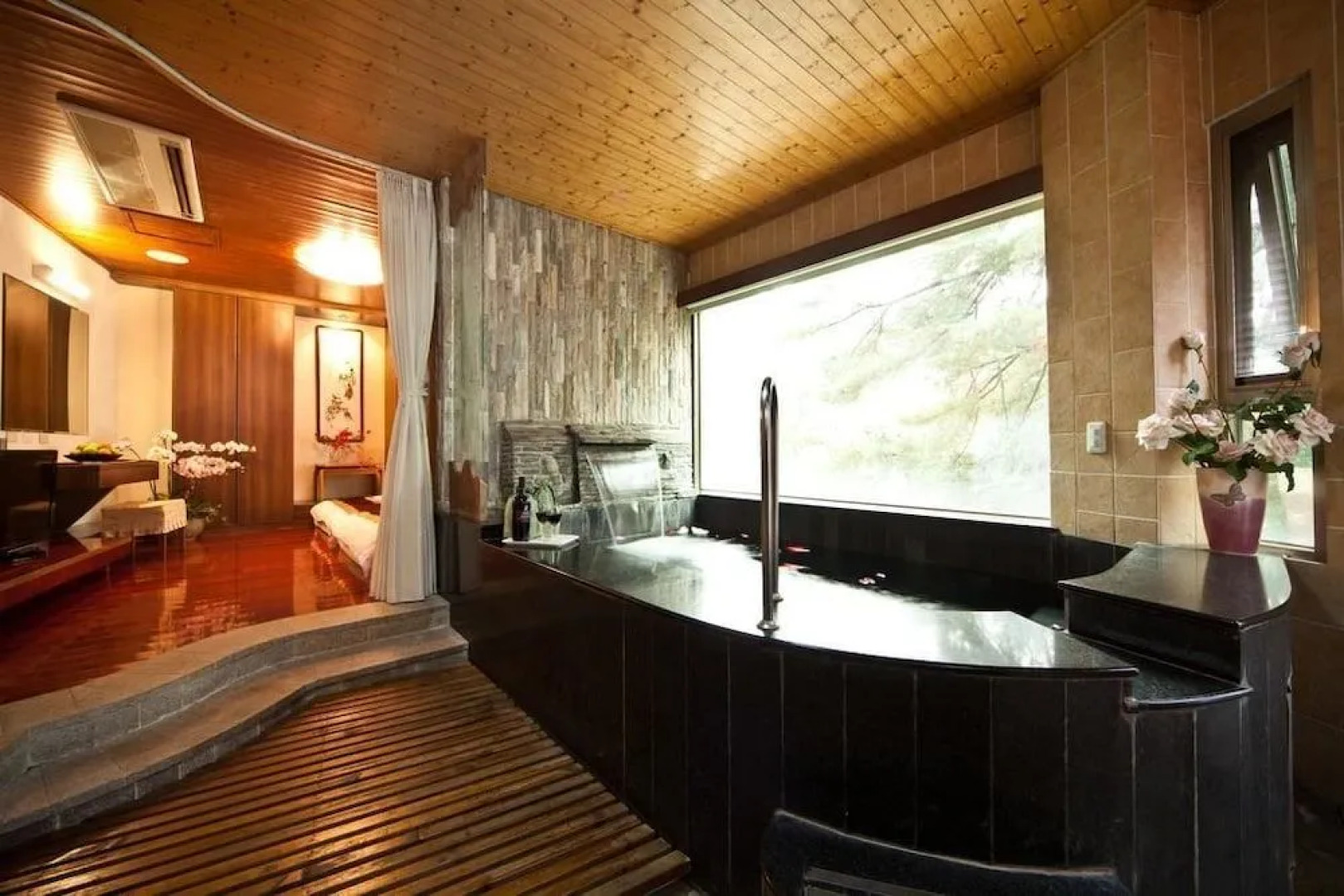 Utopia Holiday Hotel