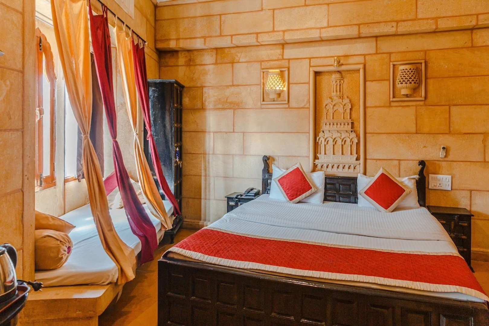 Vista Rooms at Patwa Haveli Road