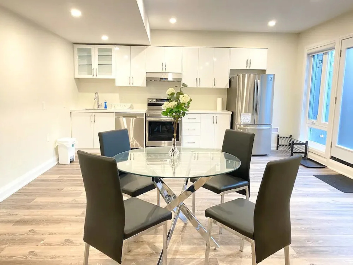 Brand New Walk Out Bsmt Apt Near Beach