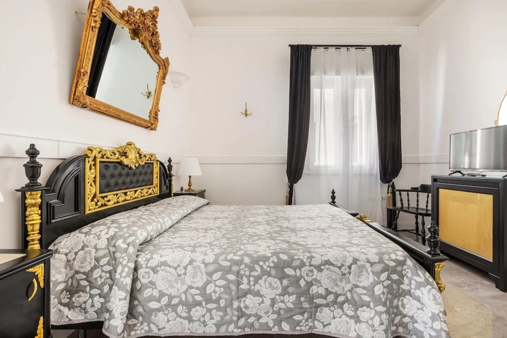 2446 Palazzo Montagna - Mono by Barbarhouse