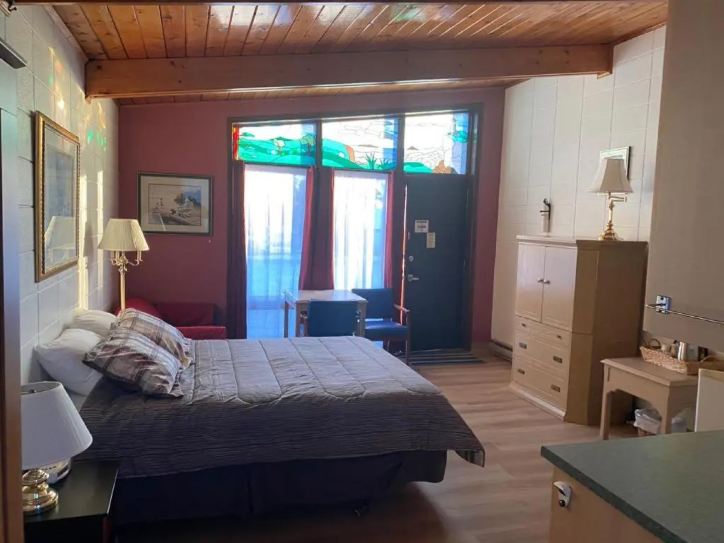 Huron Sands Motel Operated by Manitoulin Wonder Cubs Resort